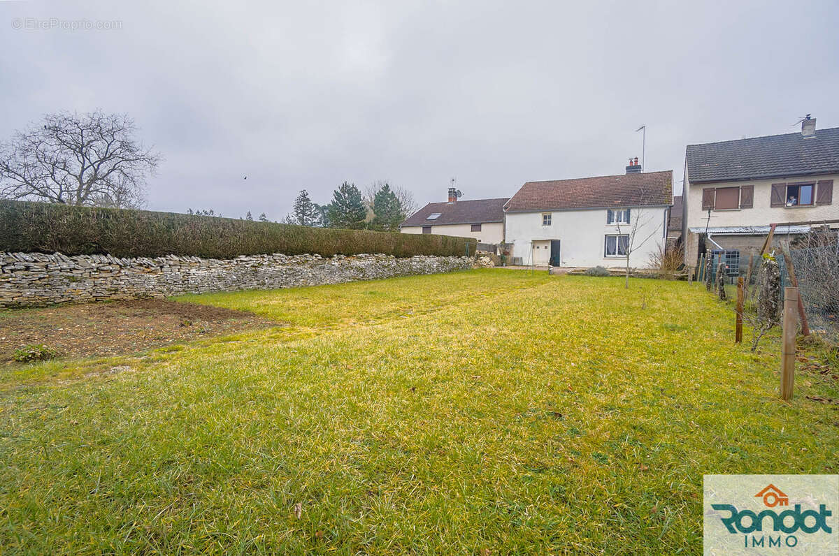 Maison à FONTAINE-FRANCAISE