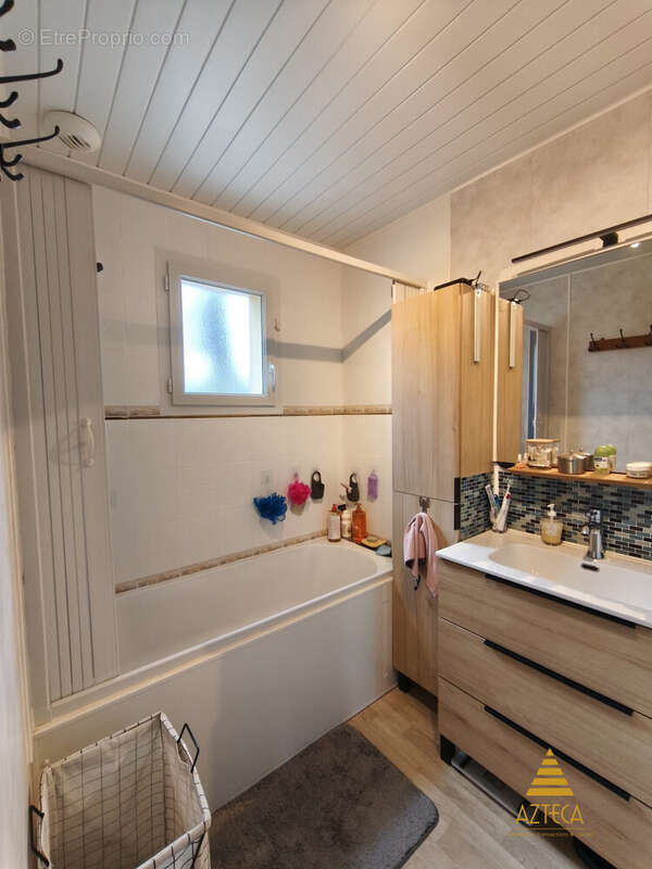 Maison à HONNECOURT-SUR-ESCAUT