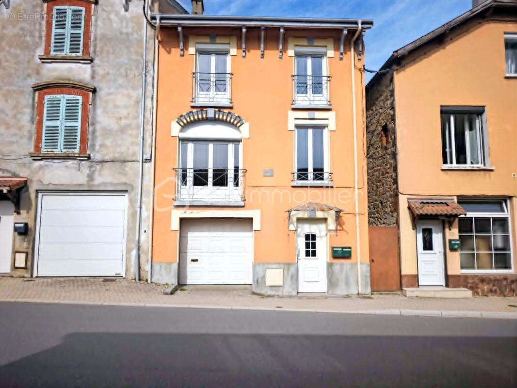 Appartement à NOIRETABLE