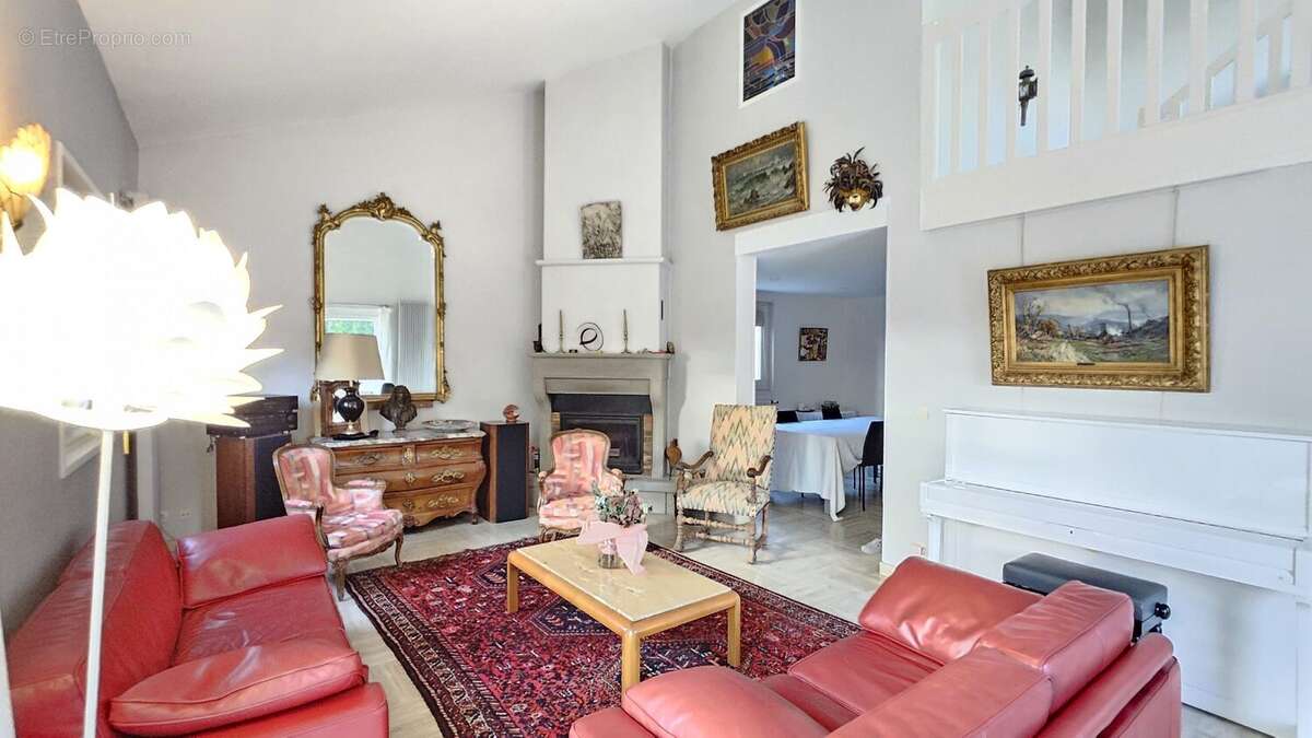 Maison à SAINT-PRIEST-EN-JAREZ