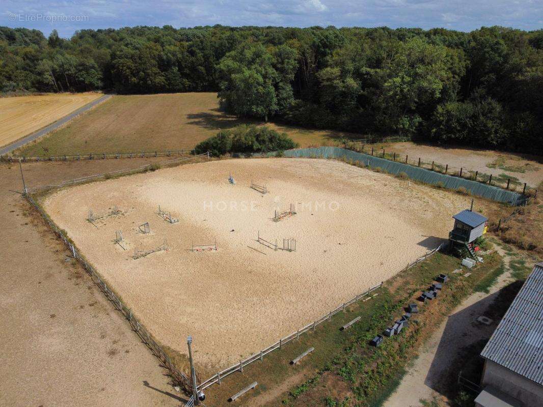 Structure équestre de qualité avec revenus locatifs Puchay 27 - photo 2