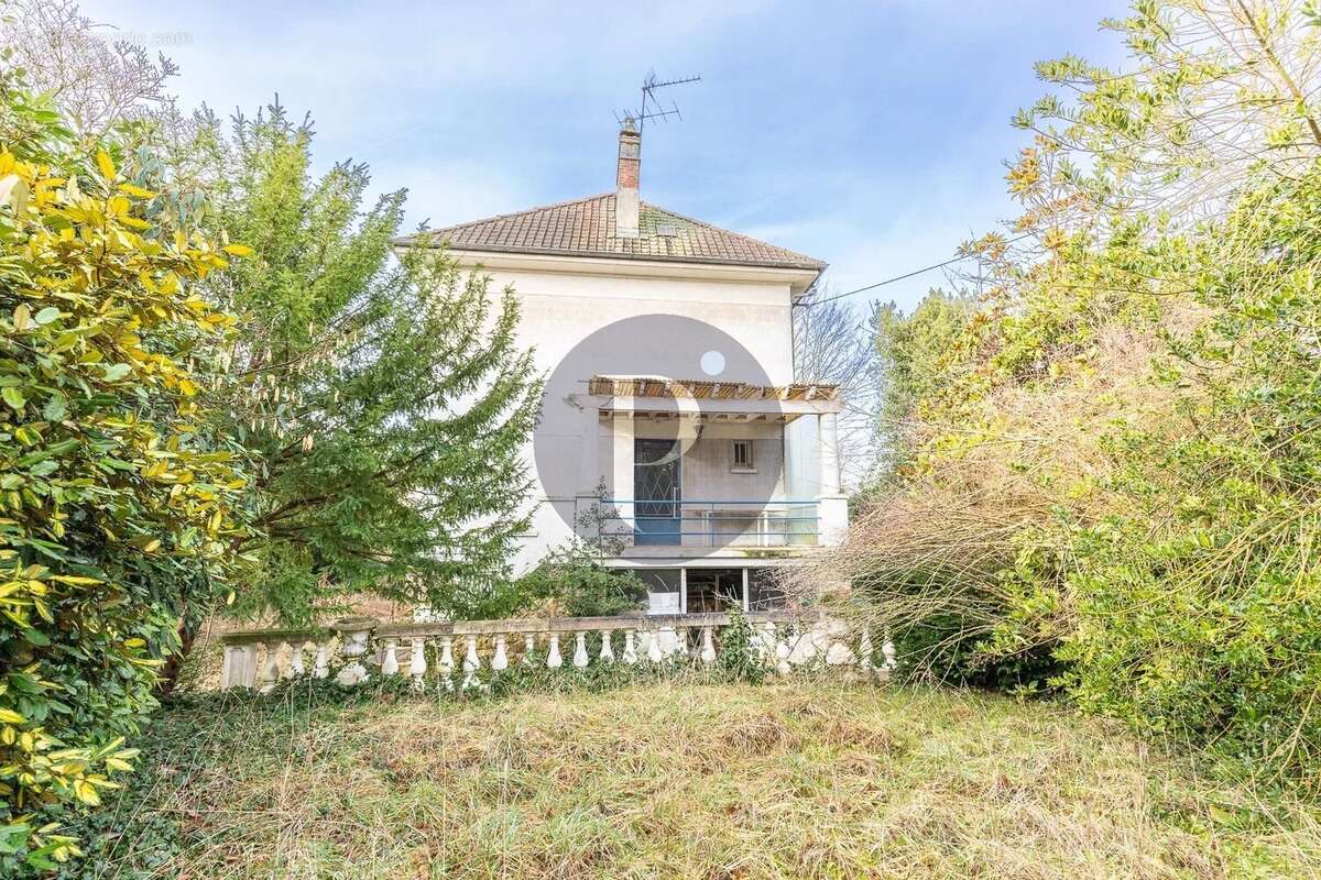 Maison à VERRIERES-LE-BUISSON