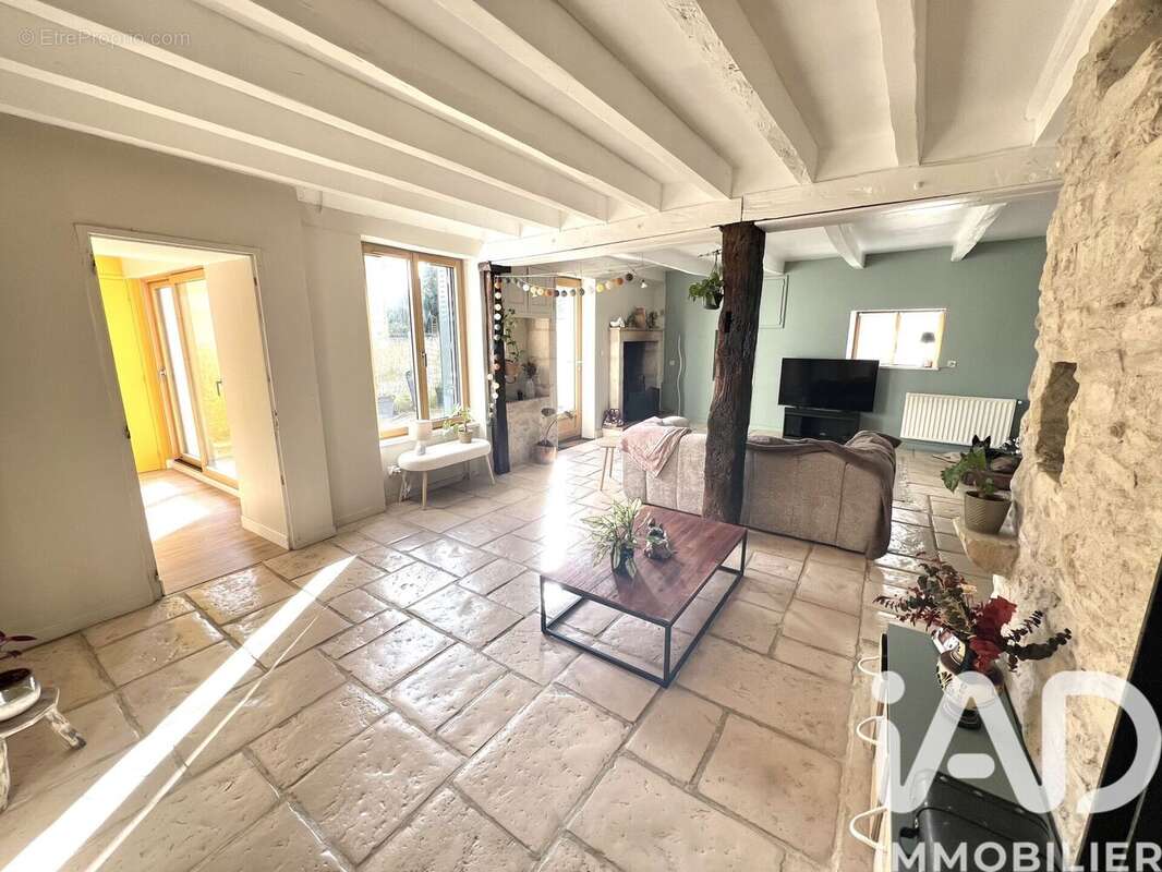 Photo 2 - Maison à ROCHES-PREMARIE-ANDILLE