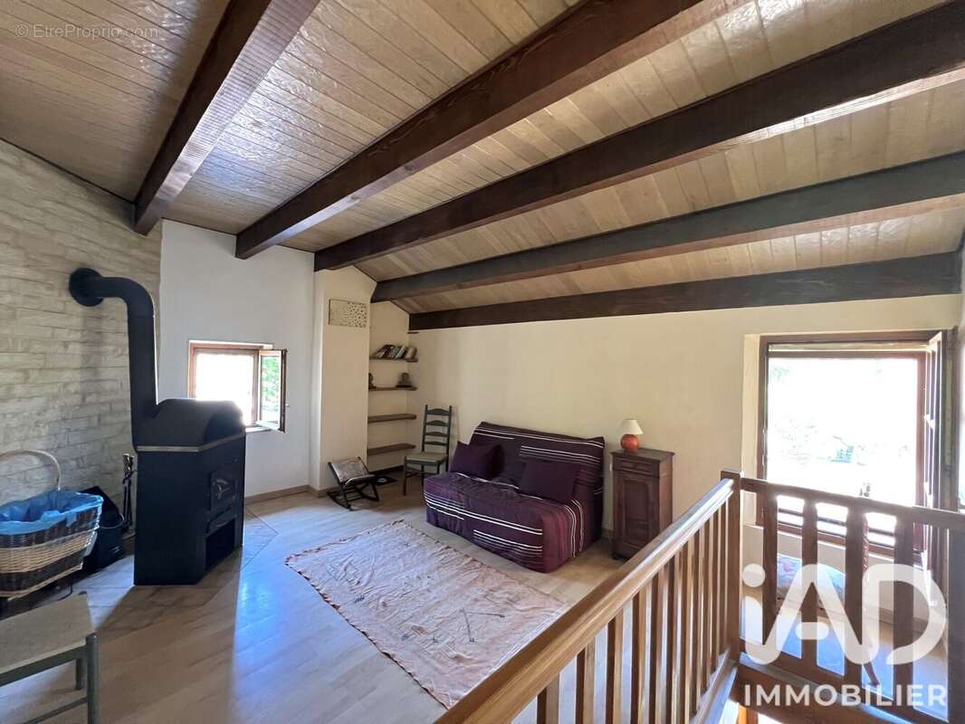 Maison 202 m² à Bouchet  - photo 9