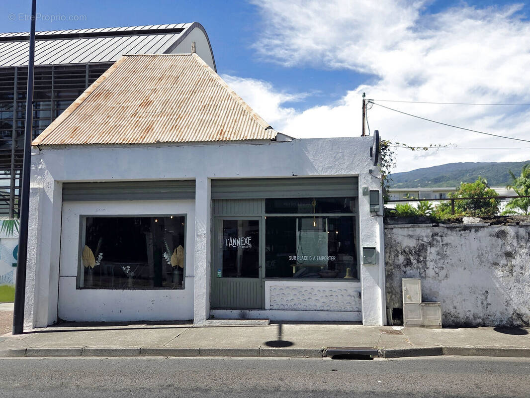 Photo 1 - Commerce à SAINT-DENIS