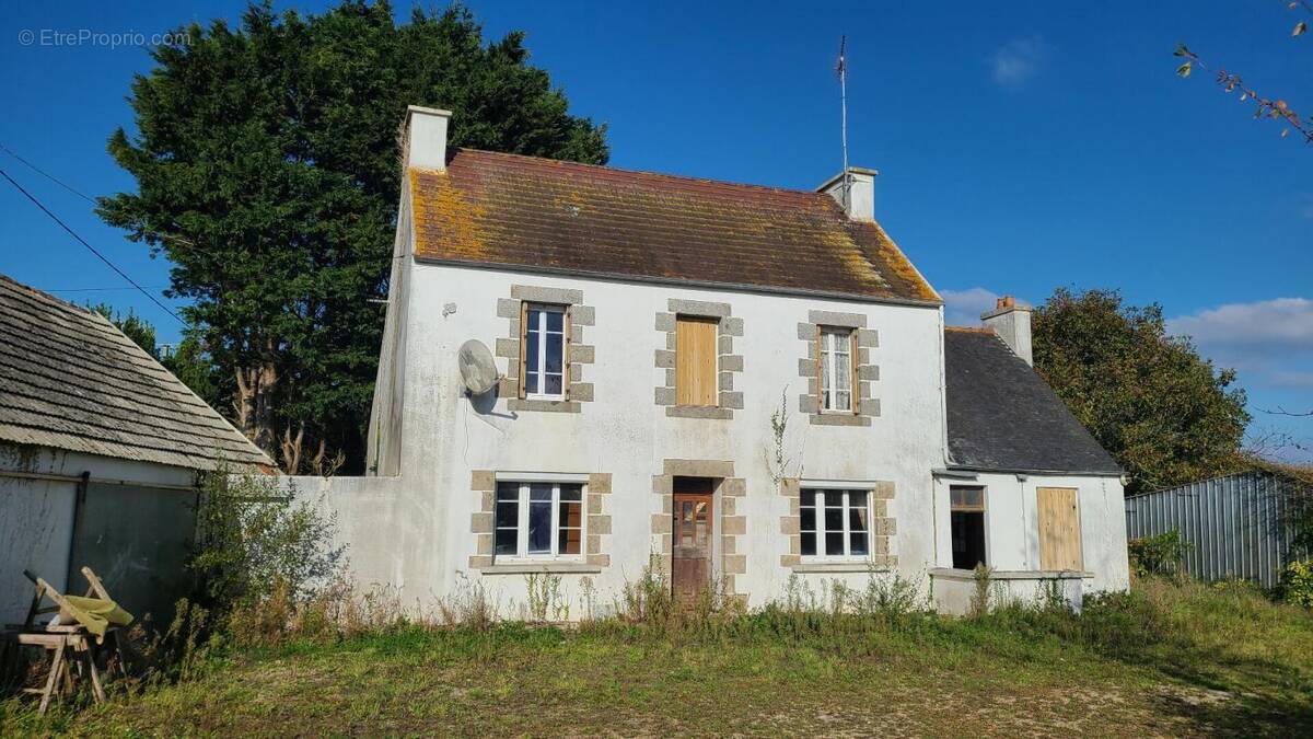 Maison à PLOUEGAT-GUERAND