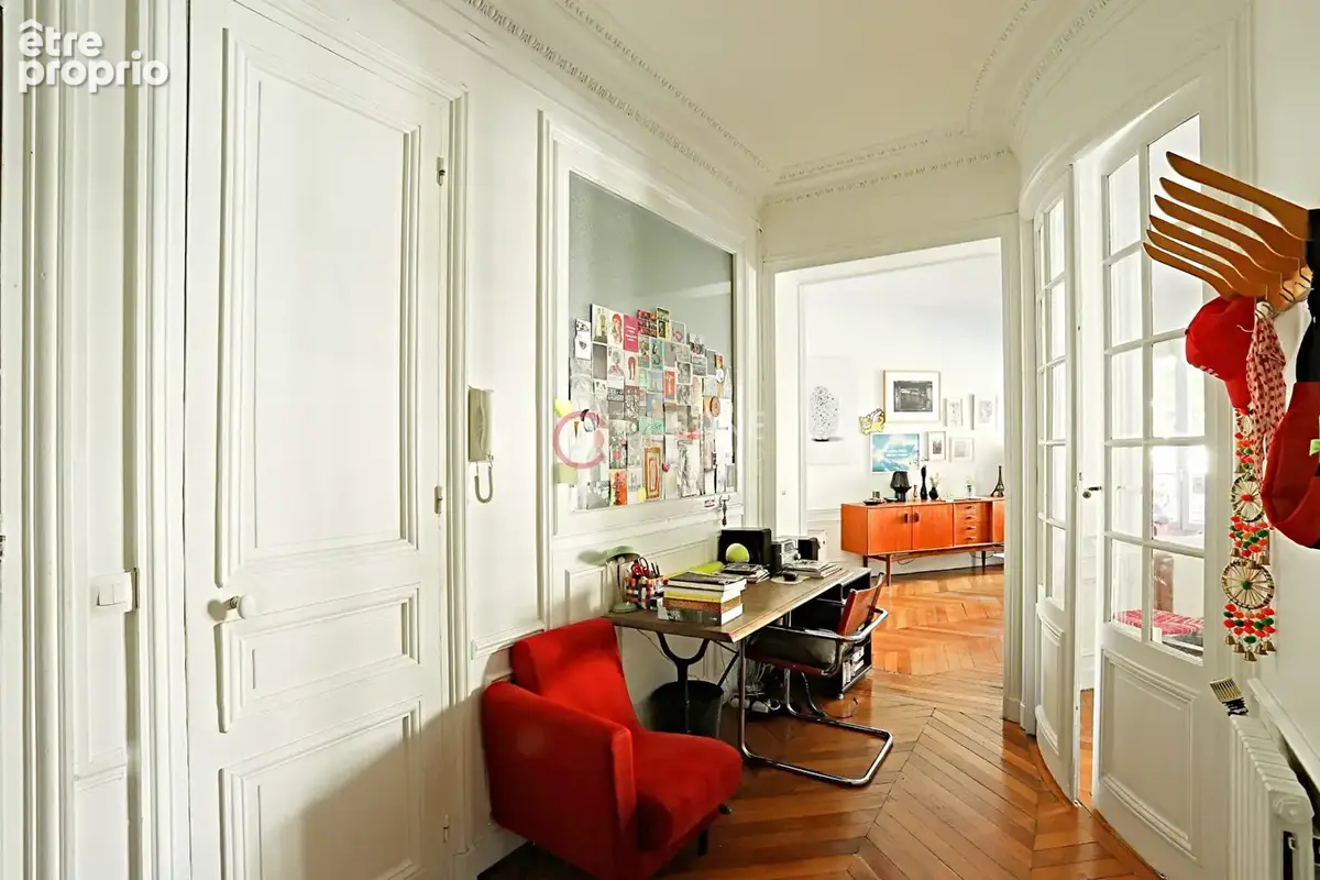 Boulevard Barbès -87 m² - 4 pièces -2 chambres - Charme de l'ancien - photo 7