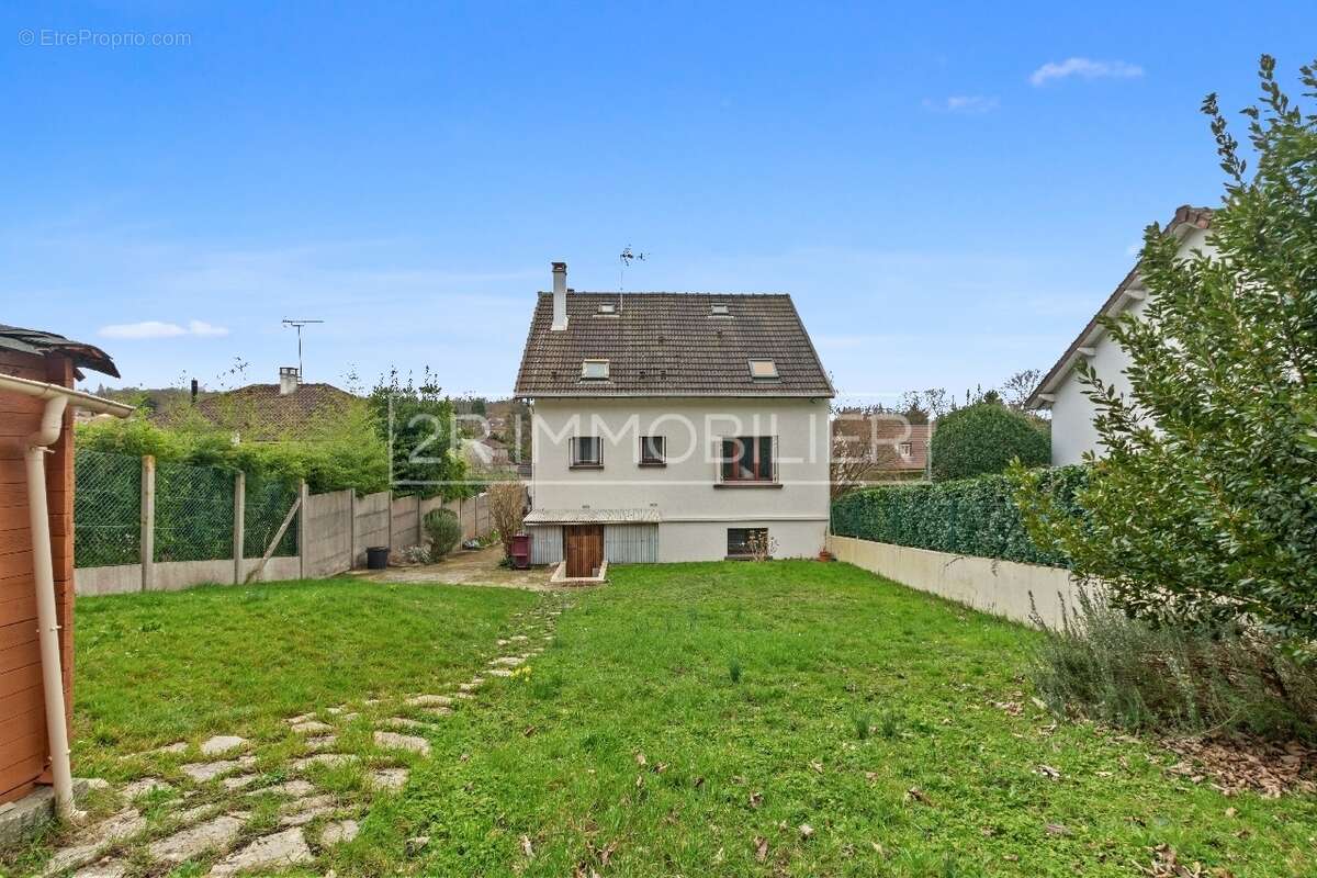 Maison à SAINT-THIBAULT-DES-VIGNES