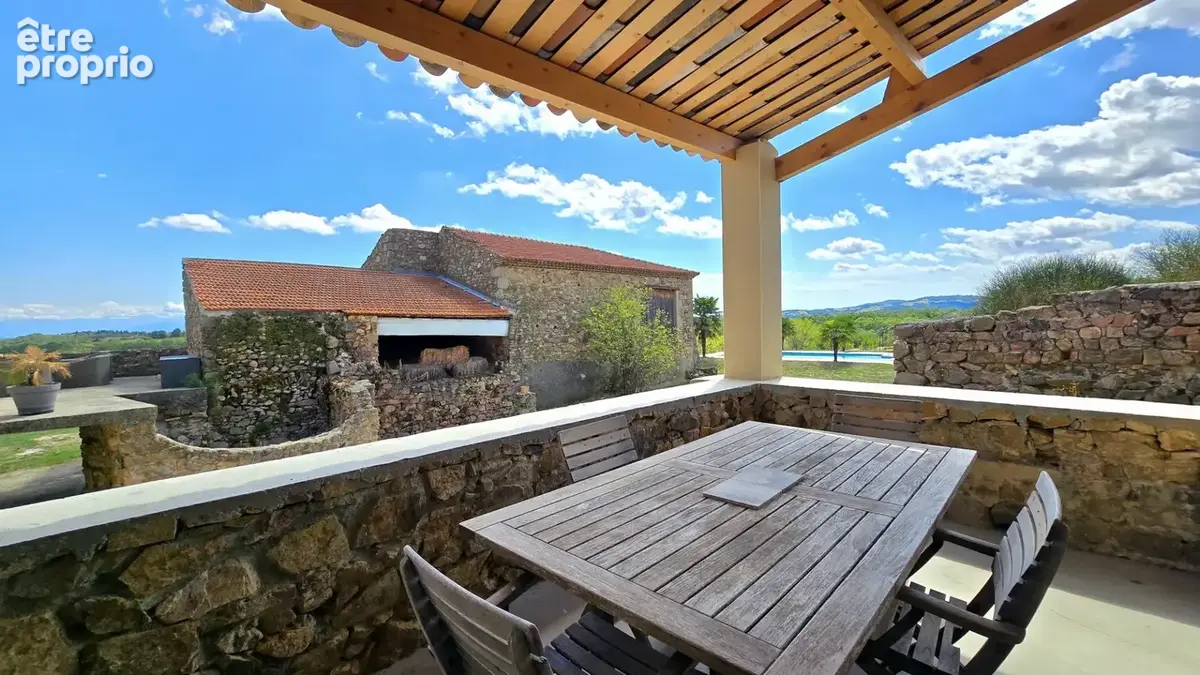 Propriété d'Exception Rénovée – 7.5 hectares - Étang privée - vue panoramique - Piscine - Source - photo 15