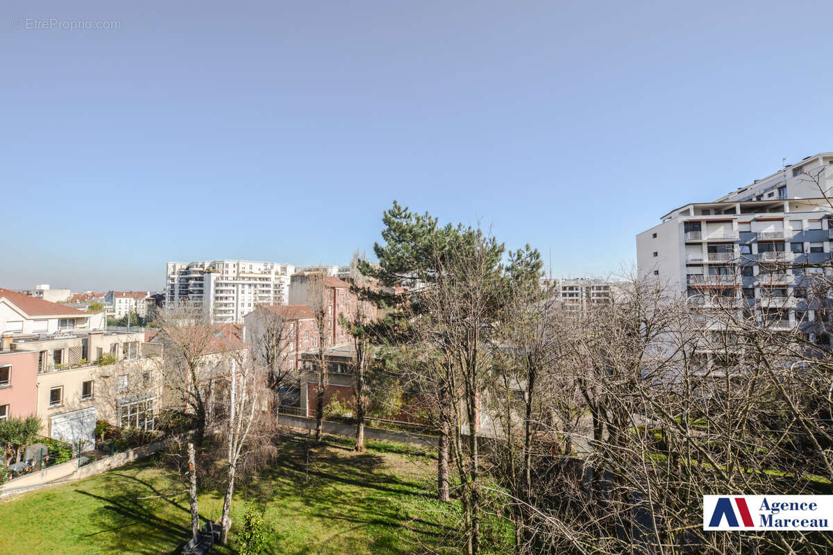 Appartement à COURBEVOIE