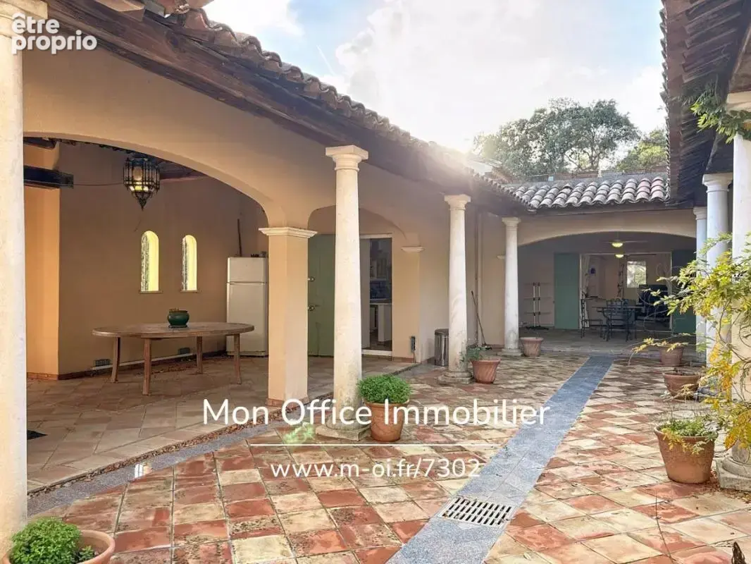 Référence : 7302-les - villa de 200m2 vue sur les collines avec patio et terrasses - photo 4