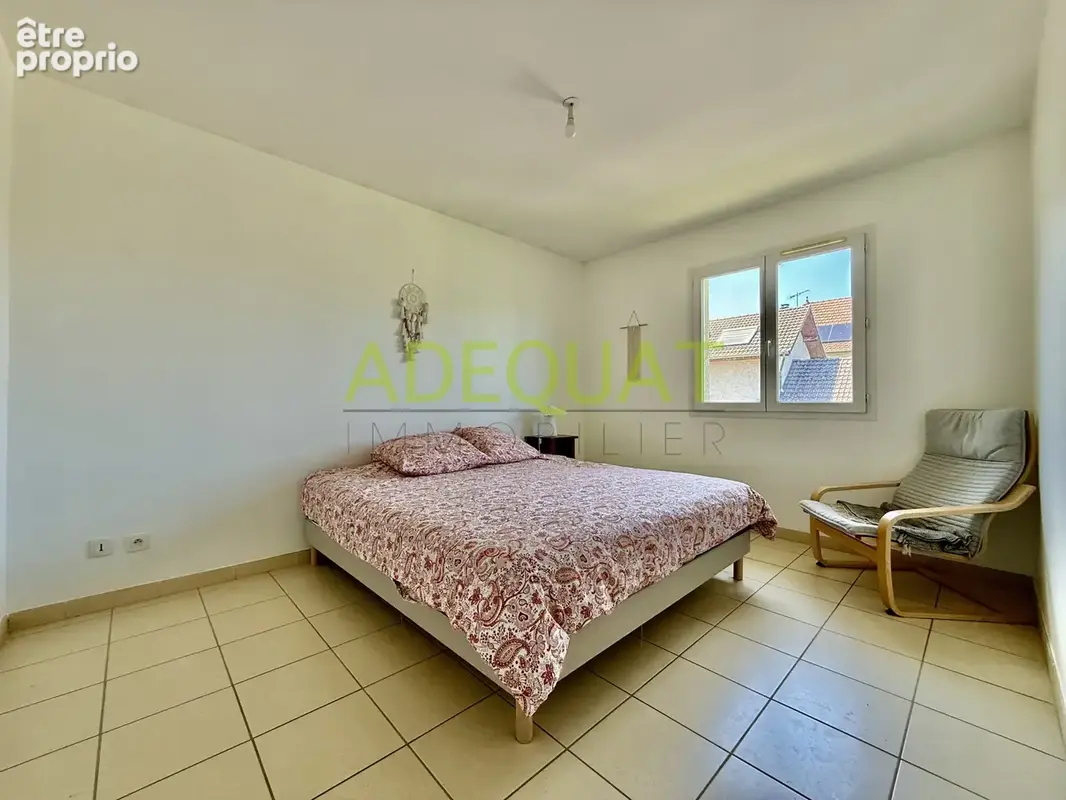 LA BATIE MONTGASCON, maison individuelle / 3 chambres / garage / terrain de 271m2... - photo 7