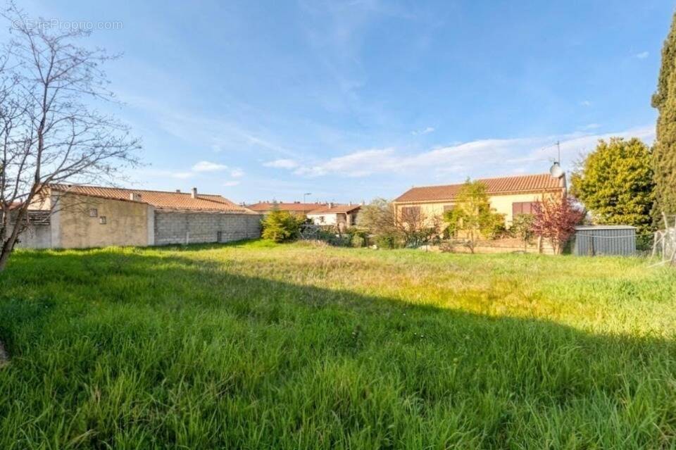 Terrain à TRETS