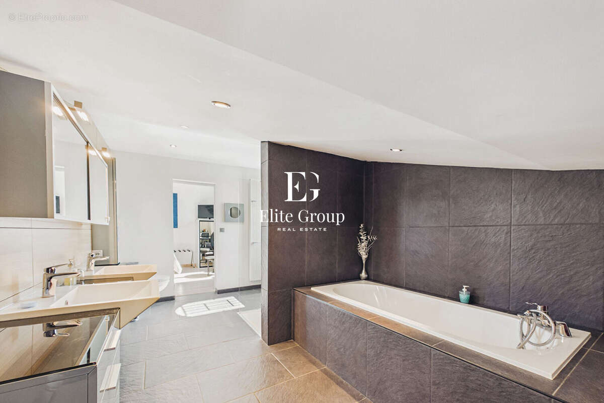 Magnifique maison des annes 50 a royan - 218 m2 - 6 pièces - photo 15