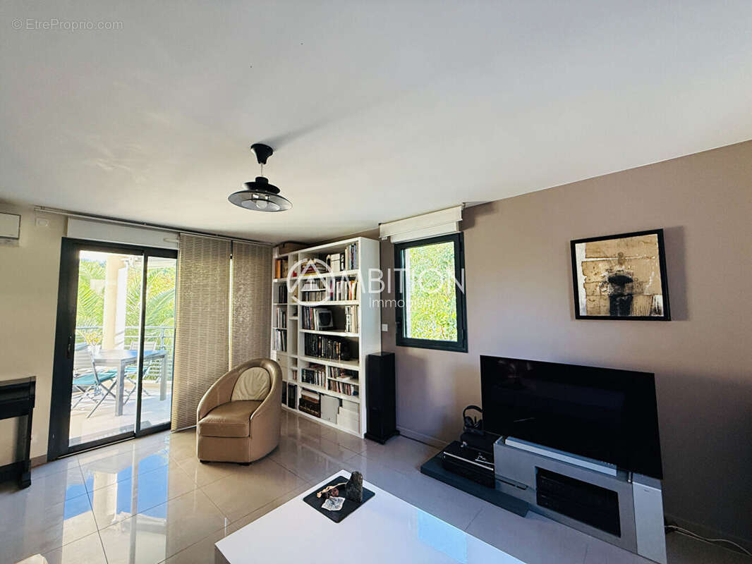 Appartement 3 pièces avec garage, place de parking et terrasse au pied des plages. - photo 2