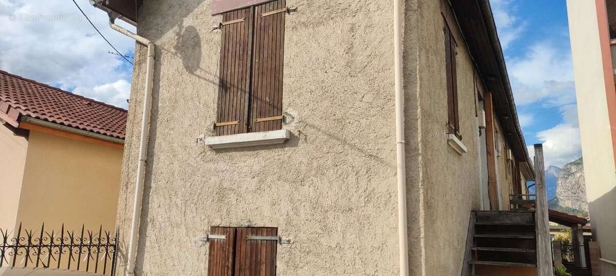 Appartement à FONTAINE