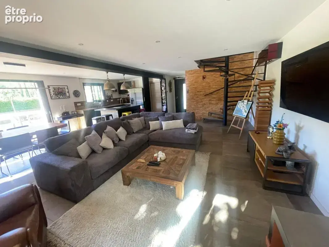 A vendre sanary sur mer 83110 arriere pays superbe villa familiale au cour d un environnement campagne - photo 6