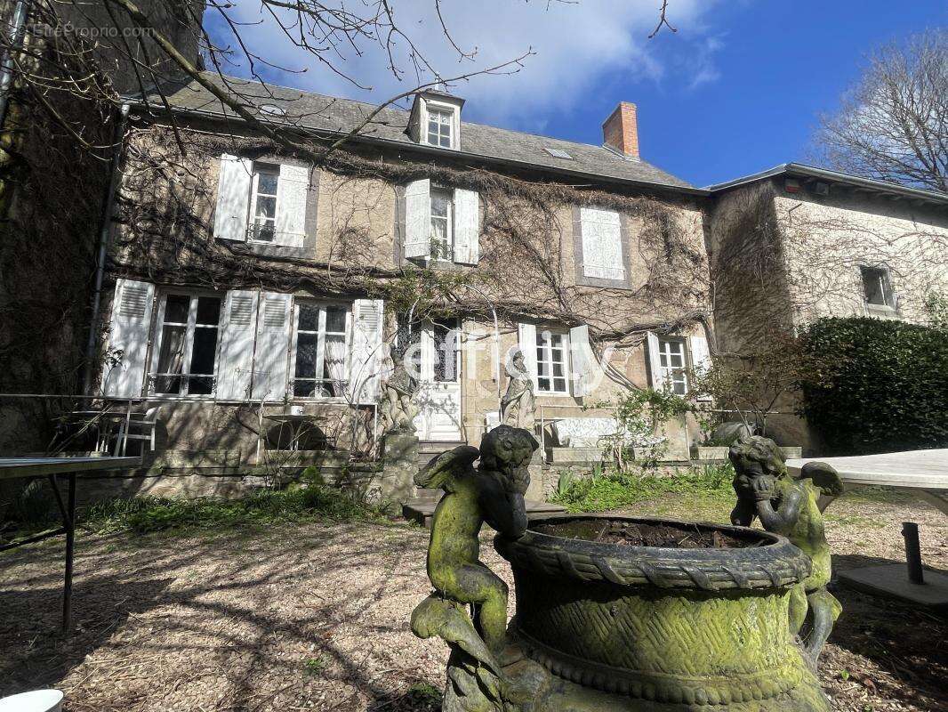 Maison à BUSSET