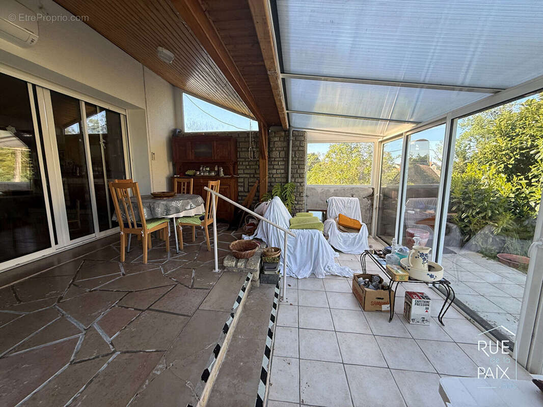 Ensemble immobilier Dangé-Saint-Romain  223m2 - photo 10