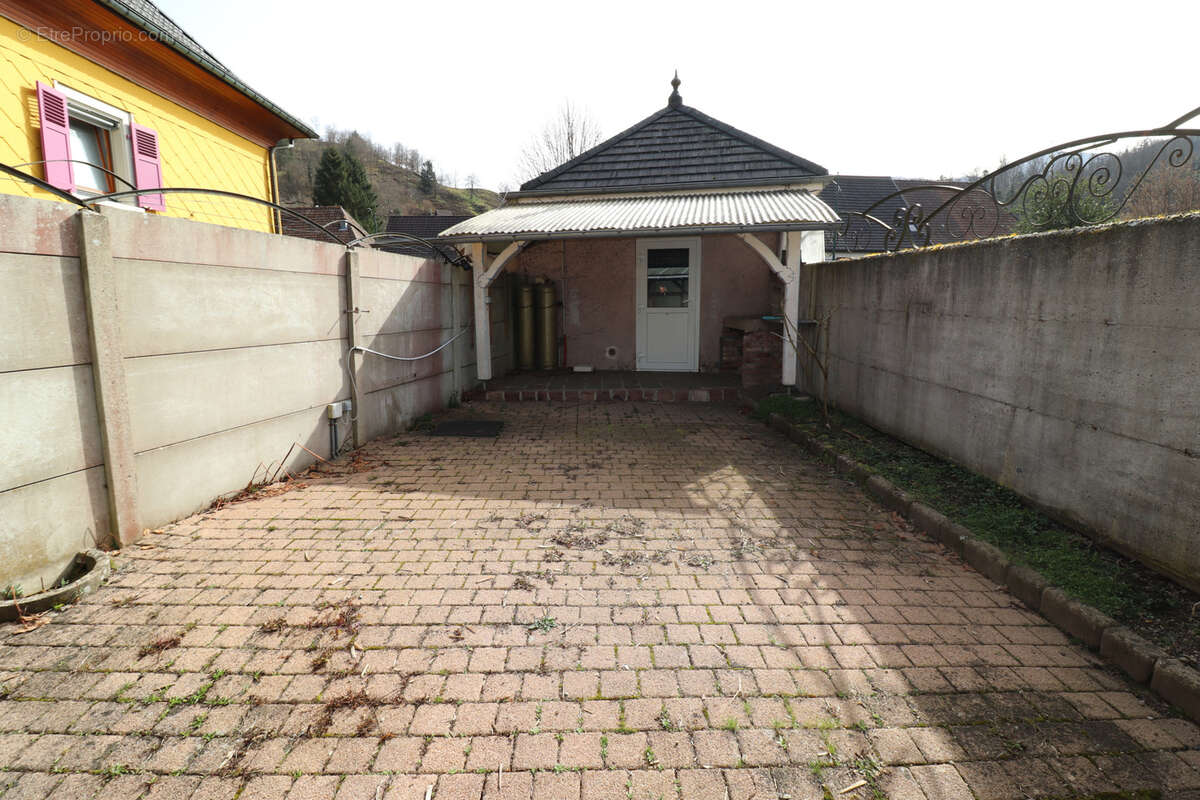 Maison à URBES