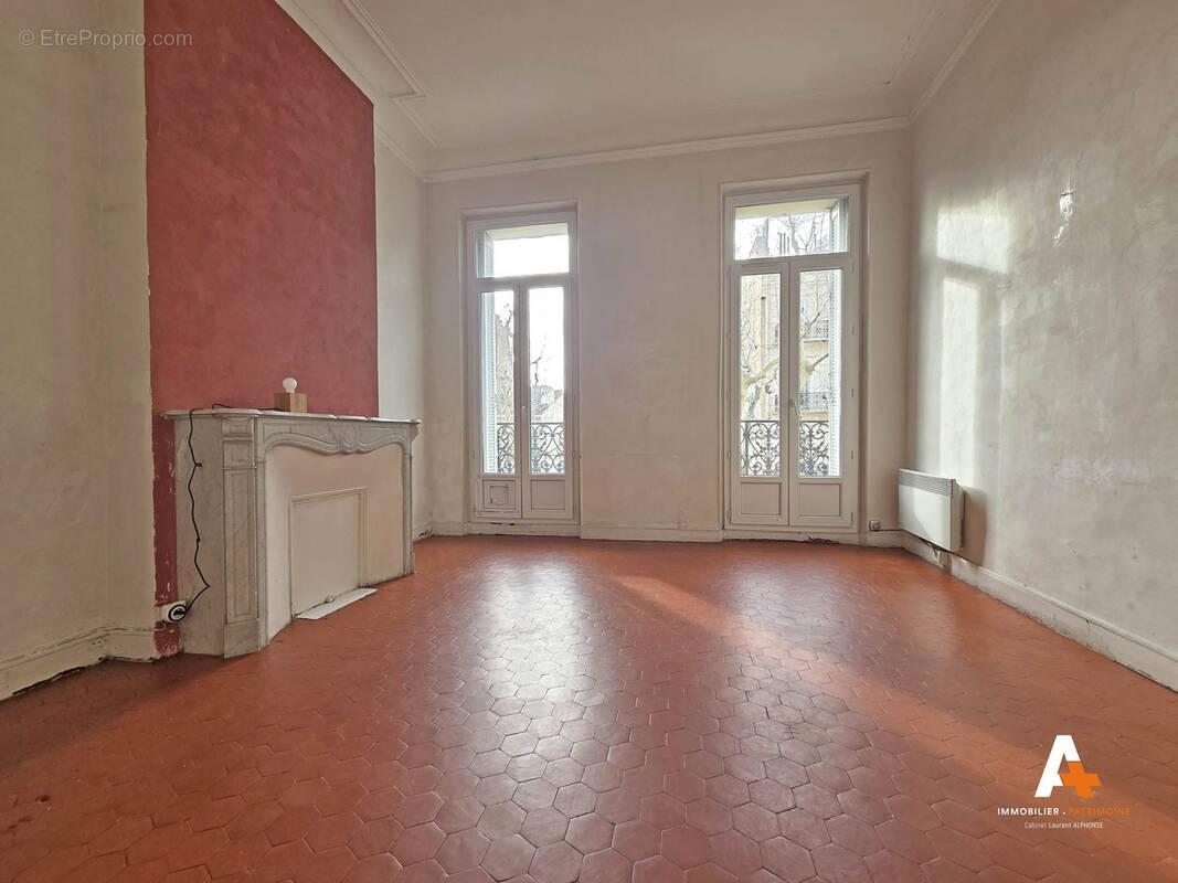Appartement à MARSEILLE-5E
