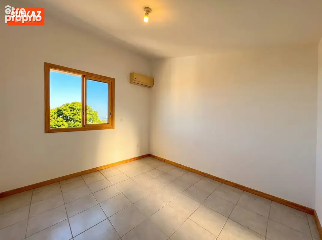 Maison 4 pièces 70 m² à vendre à Saint-Pierre (97410) - photo 7