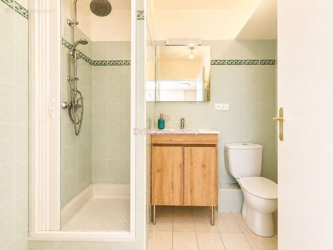 Appartement à SAINT-LAURENT-DU-VAR
