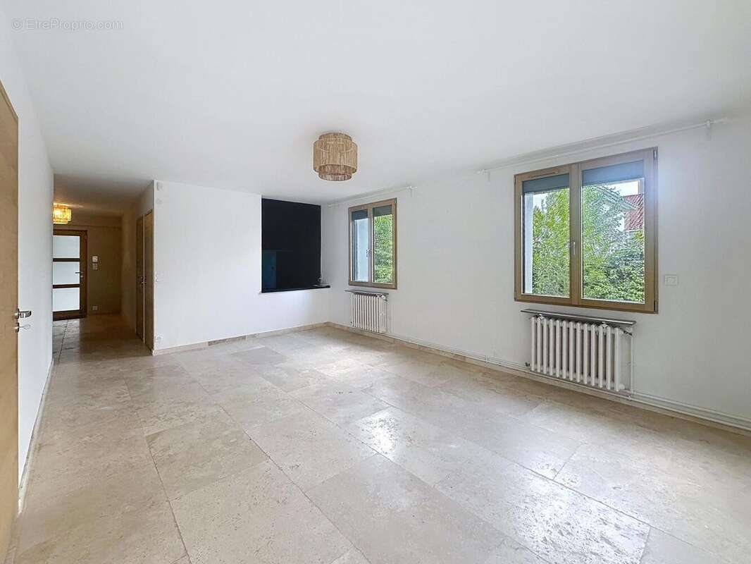 Maison 221 m² à Cahors  - photo 9