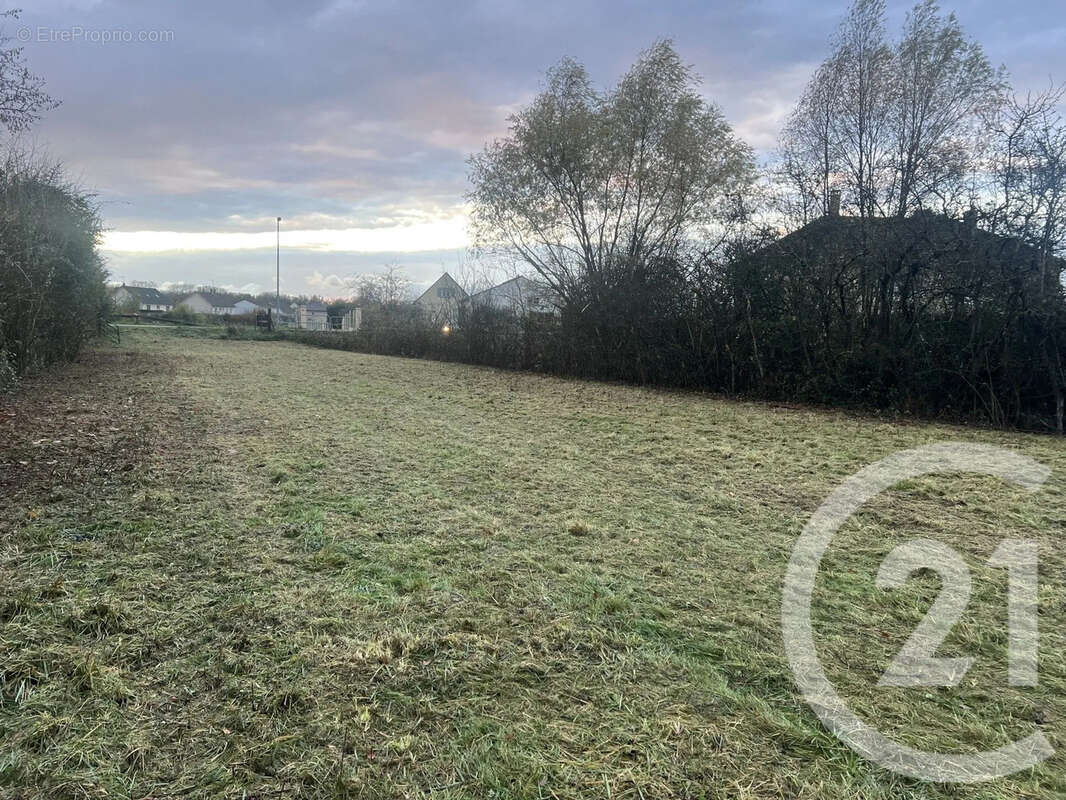 Terrain à GURGY