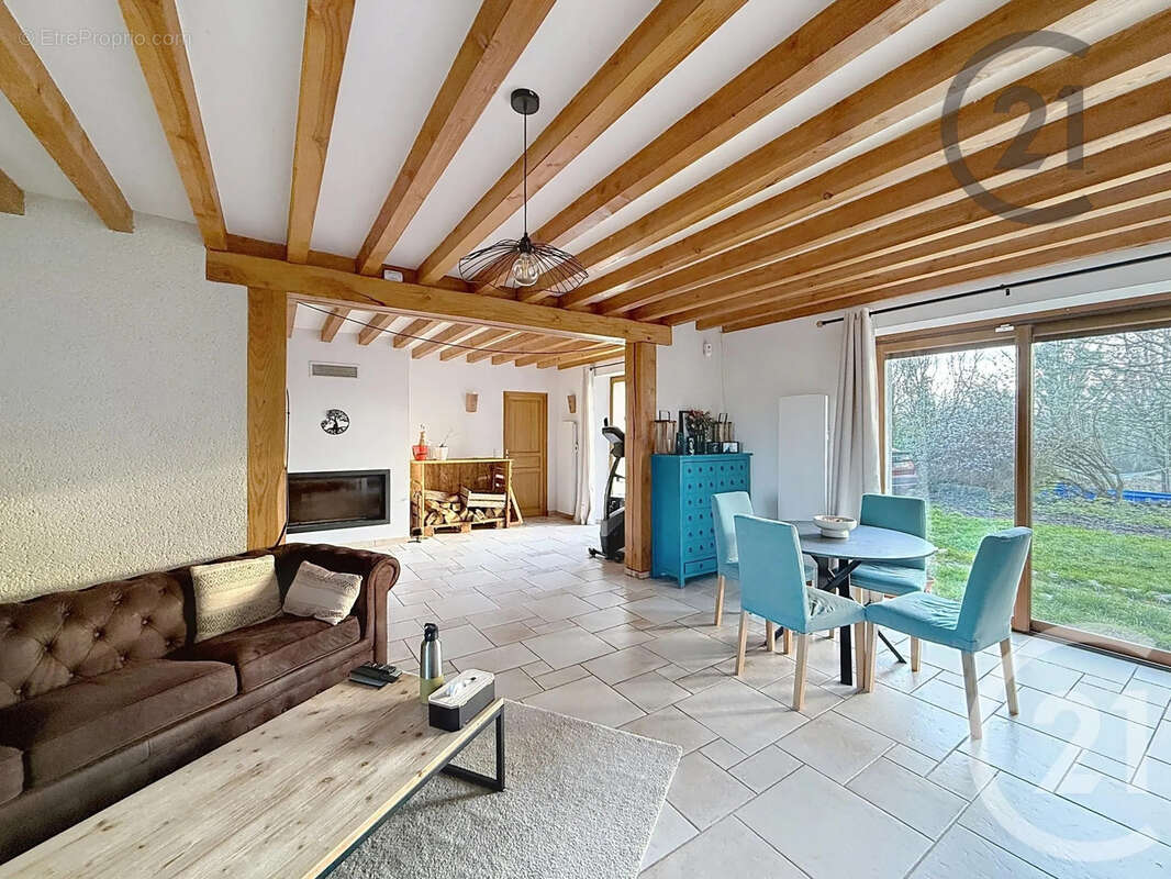 Maison à COURTACON