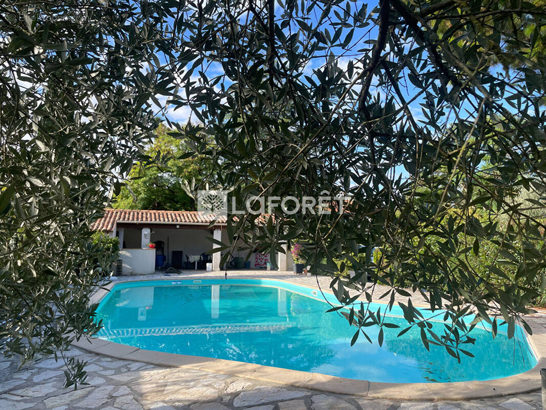 Maison à L&#039;EGUILLE