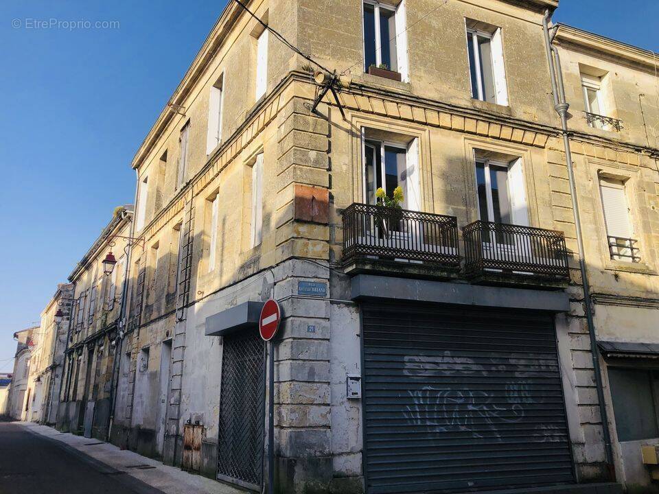 IMMEUBLE PAUILLAC CENTRE 2 ETAGES A RENOVER - Maison à PAUILLAC