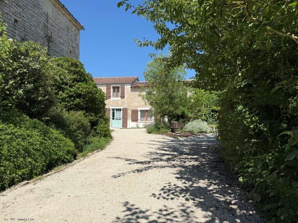 Maison à RUFFEC
