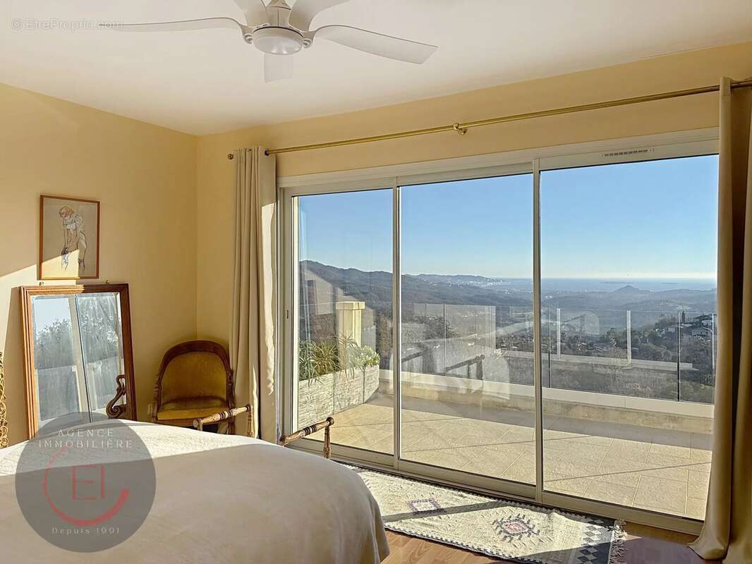 Maison à LES ADRETS-DE-L'ESTEREL