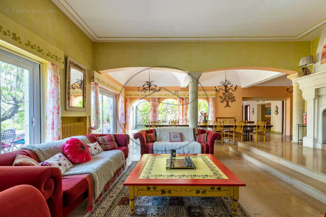 Maison à SAINT-SAUVEUR-DE-CRUZIERES