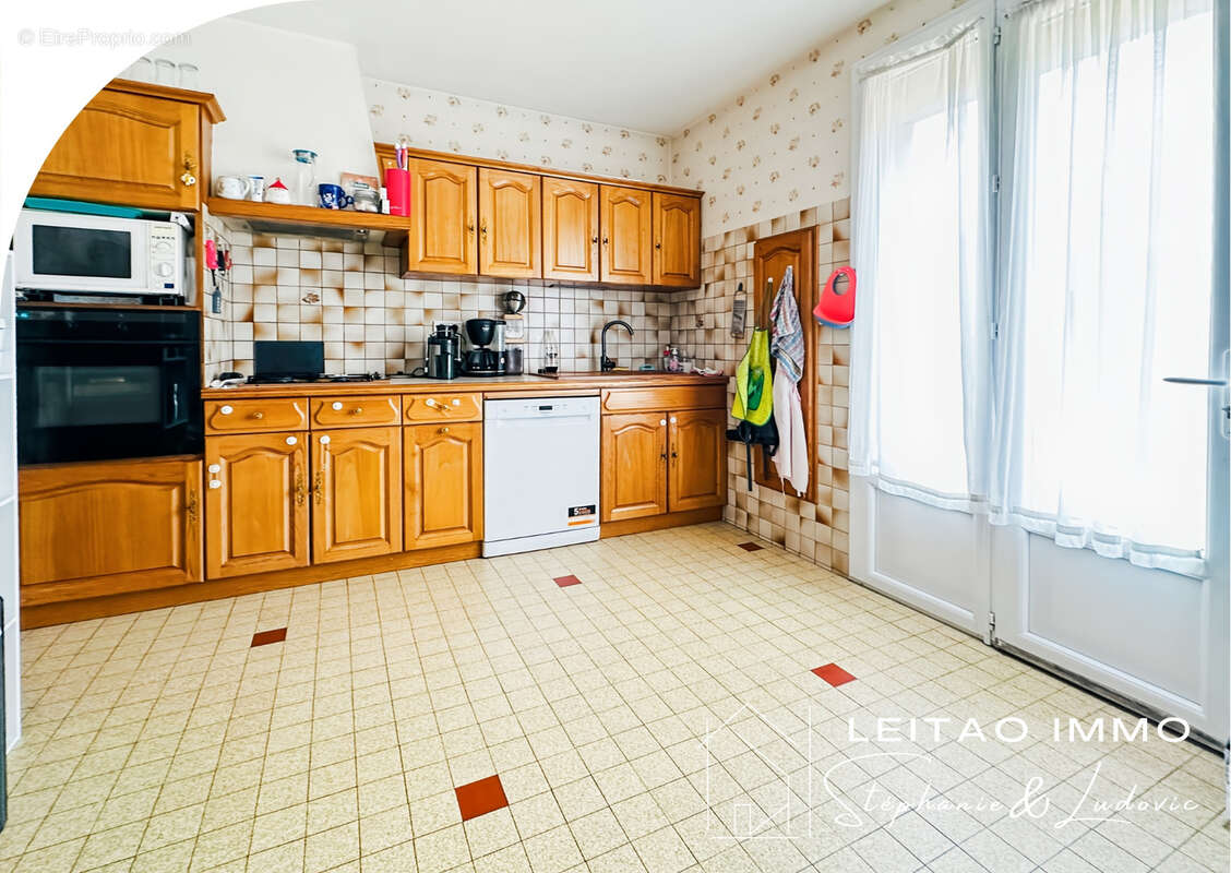 Maison 7 PIECES + 2 grands garages - photo 2