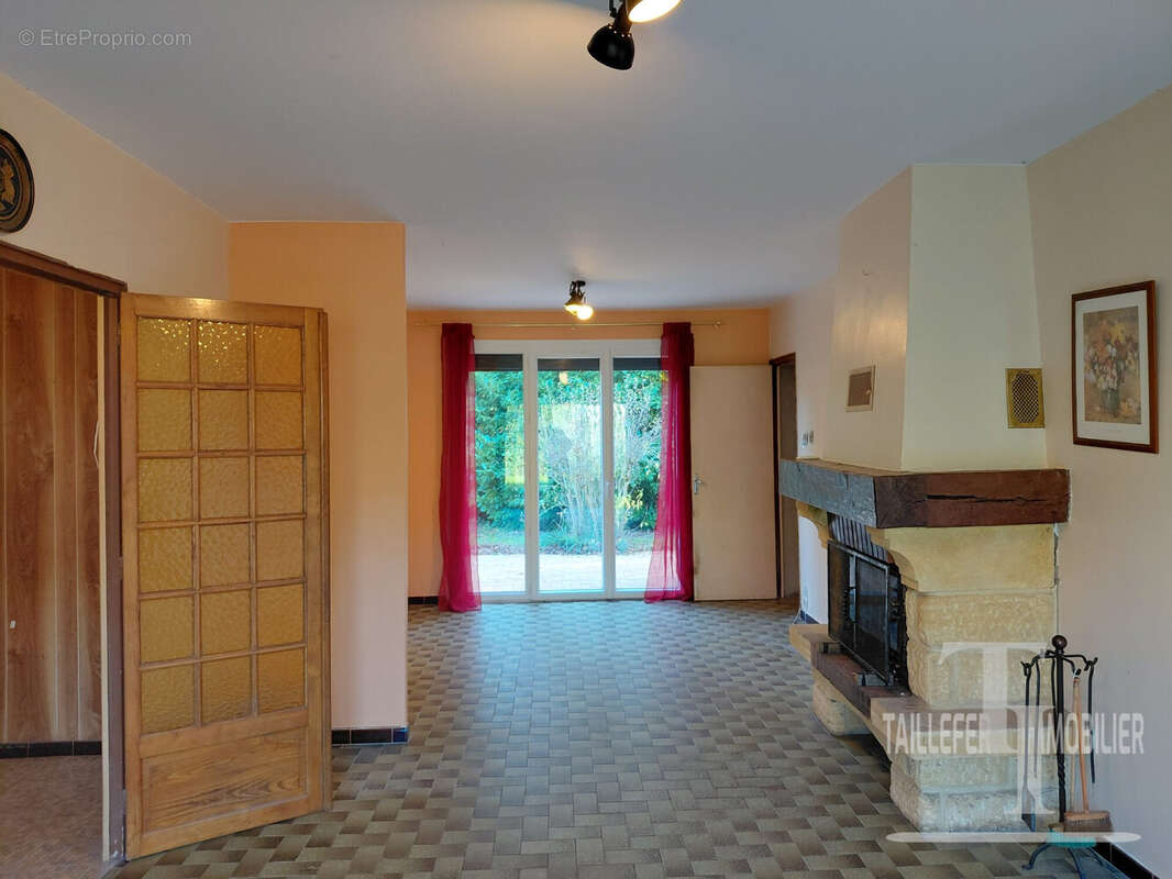 Maison à ANTONNE-ET-TRIGONANT