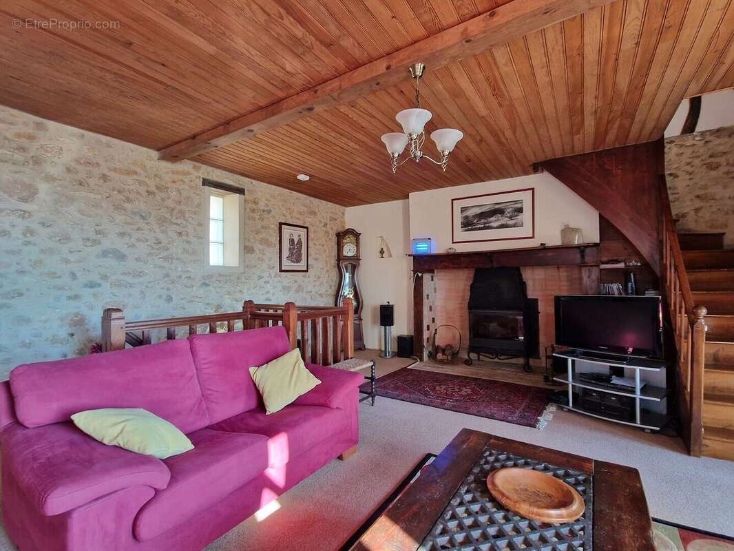 Maison de caractère en pierres avec jardin et dépendance - photo 13