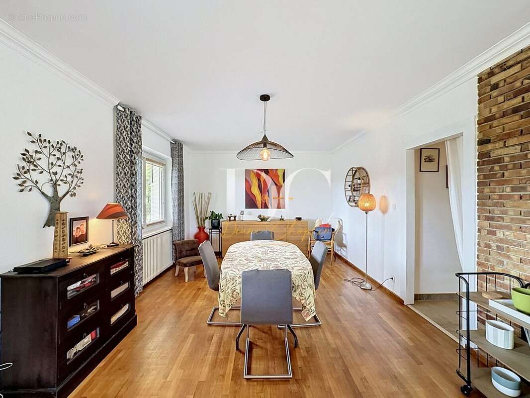 Maison 265 m² à Entraigues-Sur-La-Sorgue  - photo 9