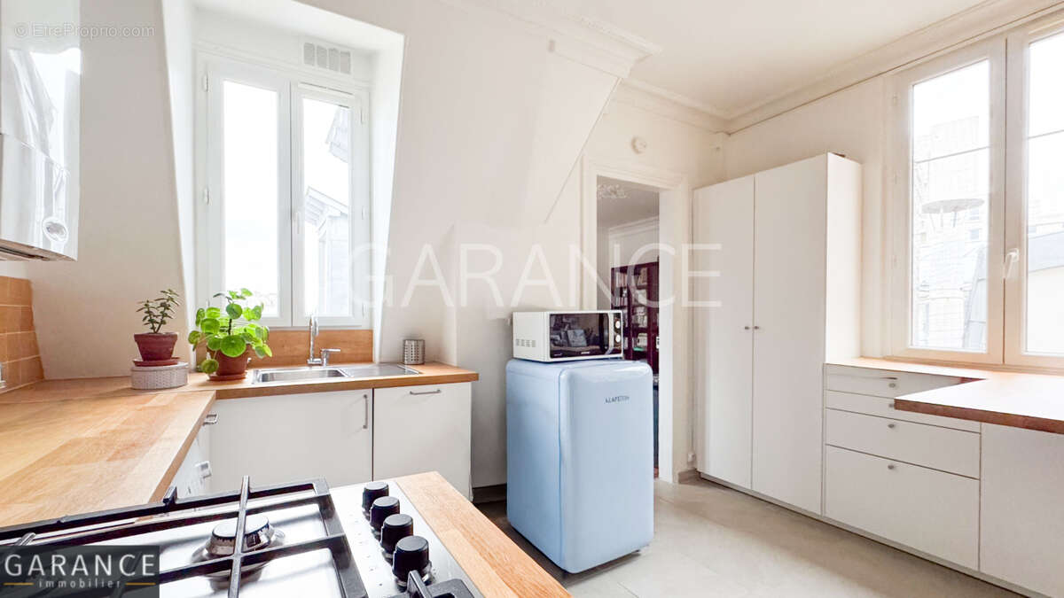 Appartement à PARIS-14E