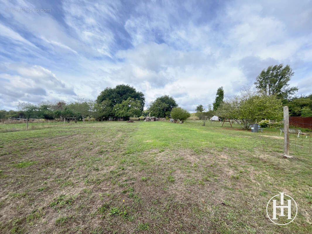 Maison à SAINT-BONNET-TRONCAIS