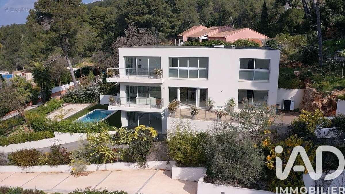 Photo 2 - Maison à CARQUEIRANNE