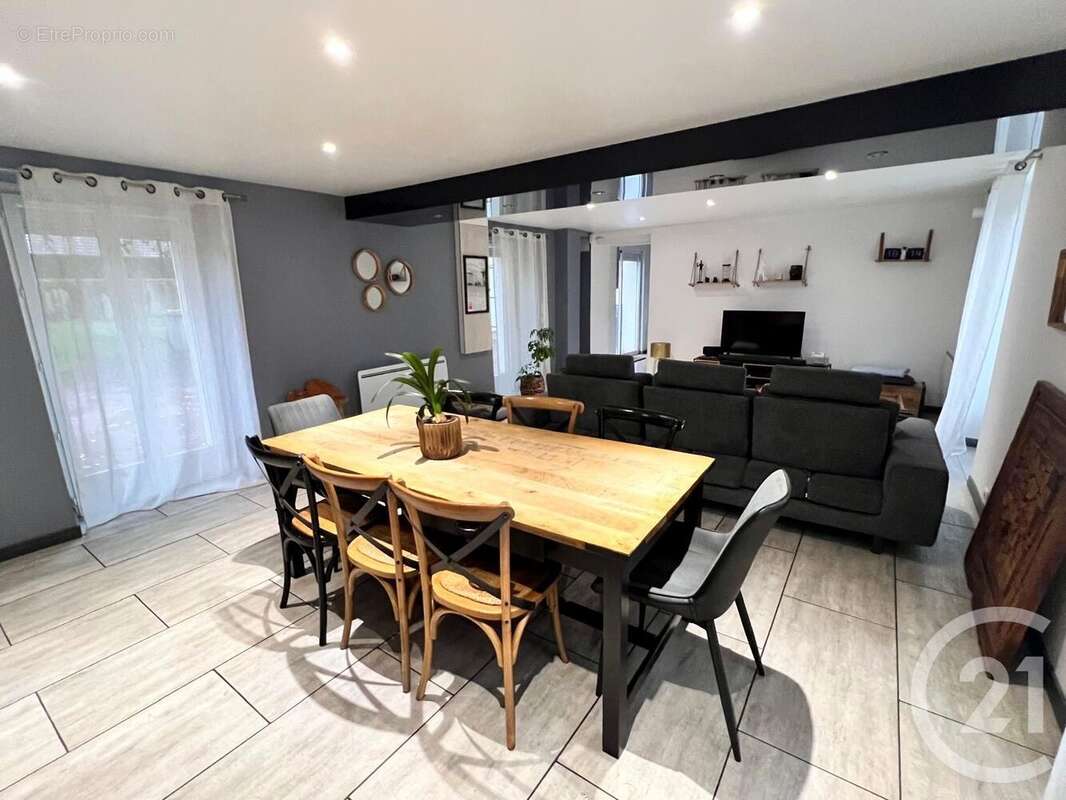 Maison à LE PLESSIS-BELLEVILLE