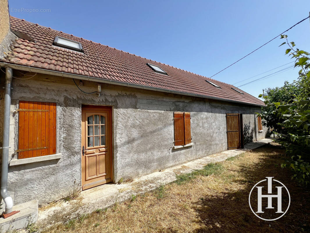 Maison à CHALIVOY-MILON