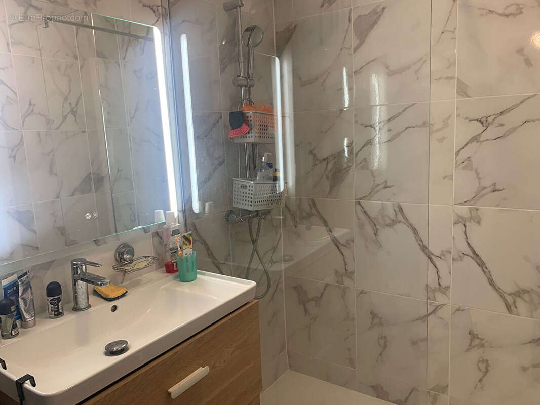 Appartement à COURBEVOIE