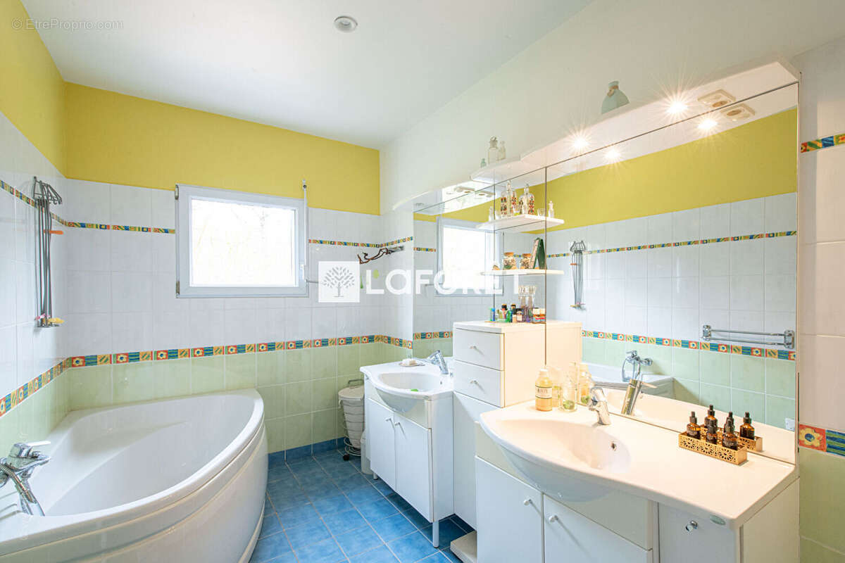 Maison à LA CELLE-SAINT-CLOUD