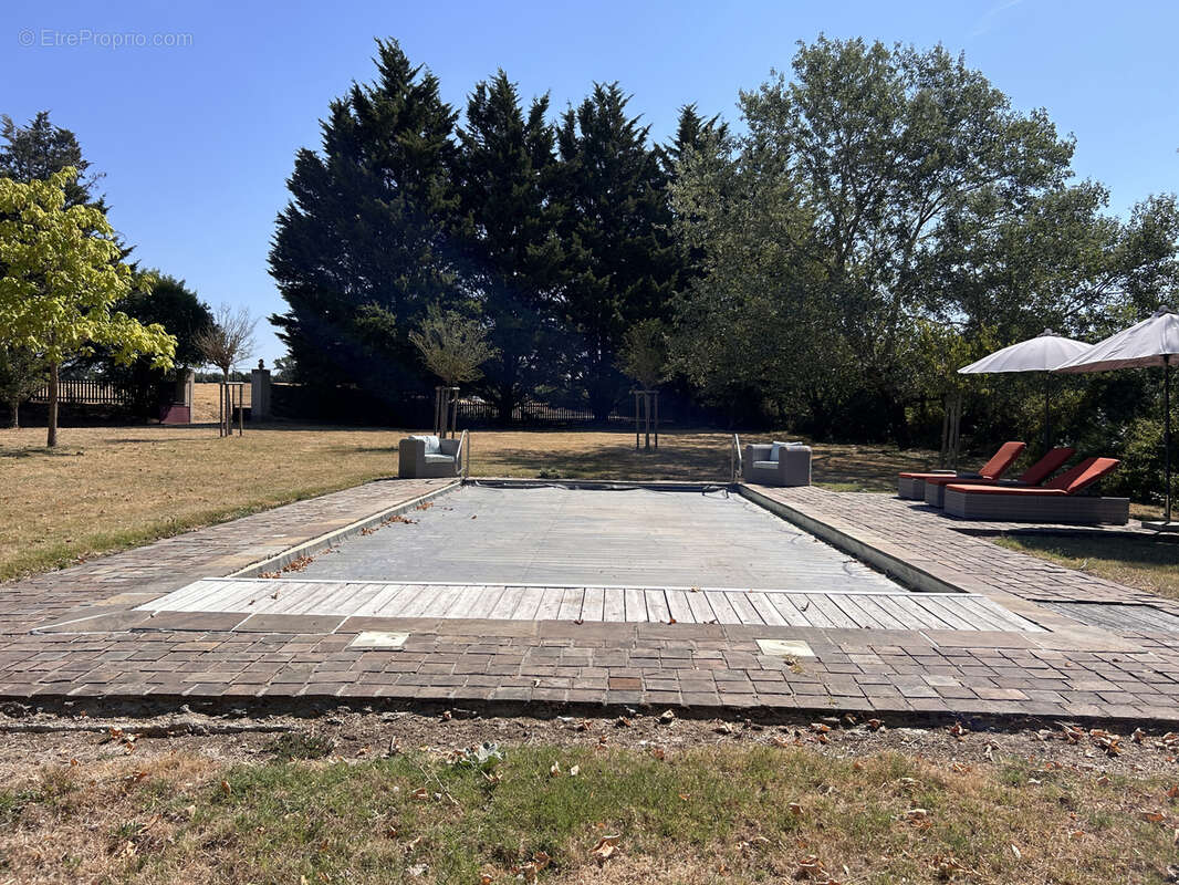 Propriété 10 pièces avec piscine à Chalais (36) - photo 22