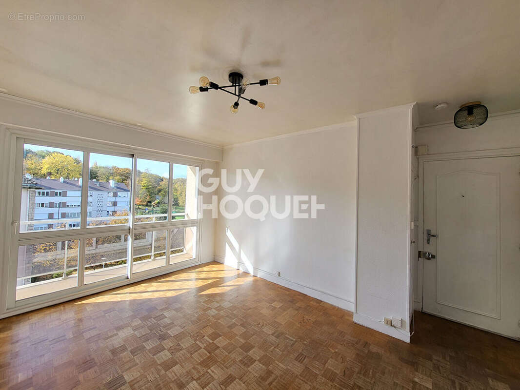 Appartement à LA CELLE-SAINT-CLOUD