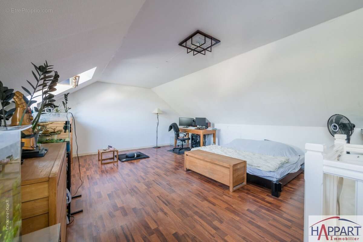 Maison 200 m² à Saint-Germain-Les-Corbeil  - photo 9