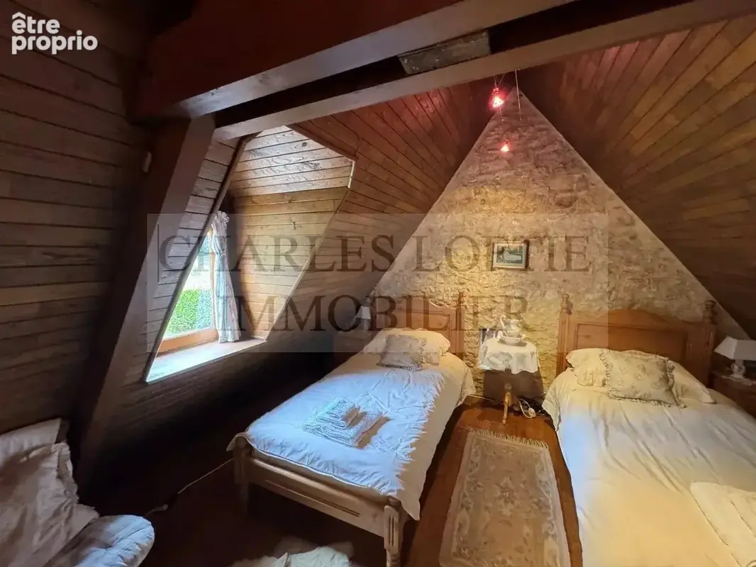 Charmante maison en pierre avec piscine, sur un terrain de 3800 m² , aux portes d’un village vivant de la Bouriane. - photo 17